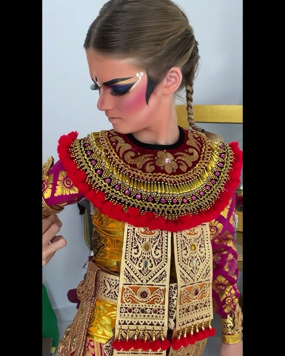 Balinese Dance is also famous for it’s bright and colourful make up❤️ #makeup  #mua #makeupartist