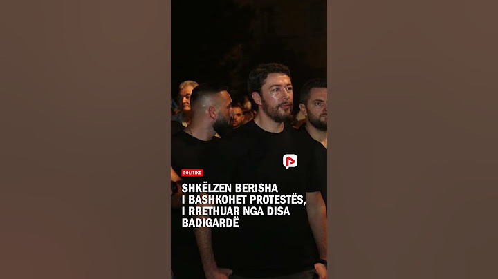 Shkëlzen Berisha i bashkohet protestës, i rrethuar nga disa badigardë