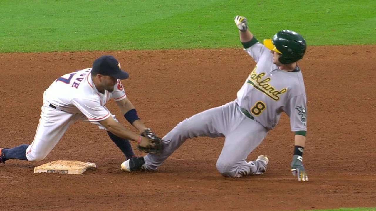 OAK@HOU: Rasmus makes a quick recovery in the 11th