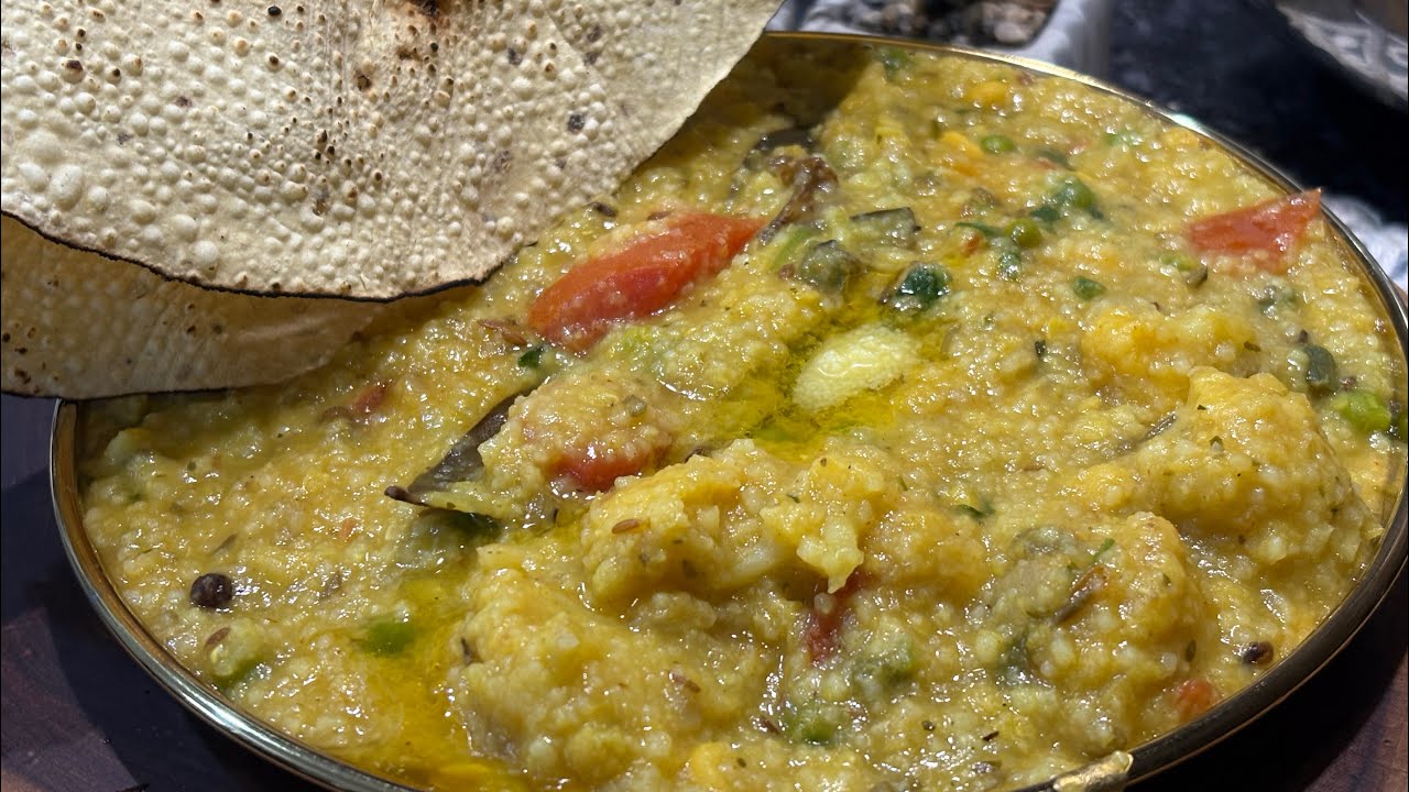 दाल चावल की त्योहार स्पेशल खिचड़ी । Masala Khichdi recipe. 