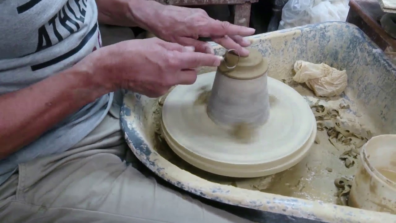 Pottery. Trimming/turning a lid. YouTube