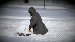 Snow storm buries Midwest, aims for Boston