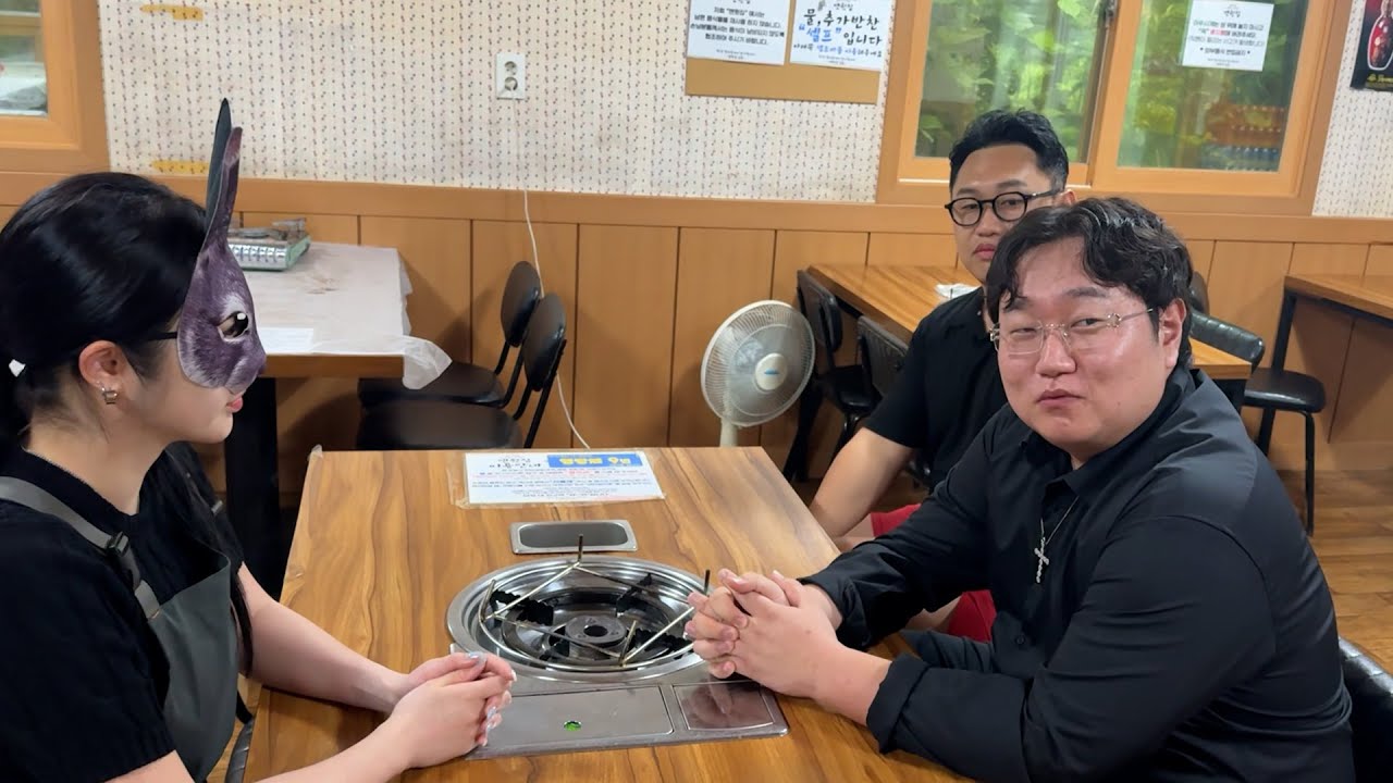 남자친구 있는 여자에게 다른 남자 소개 시켜주기