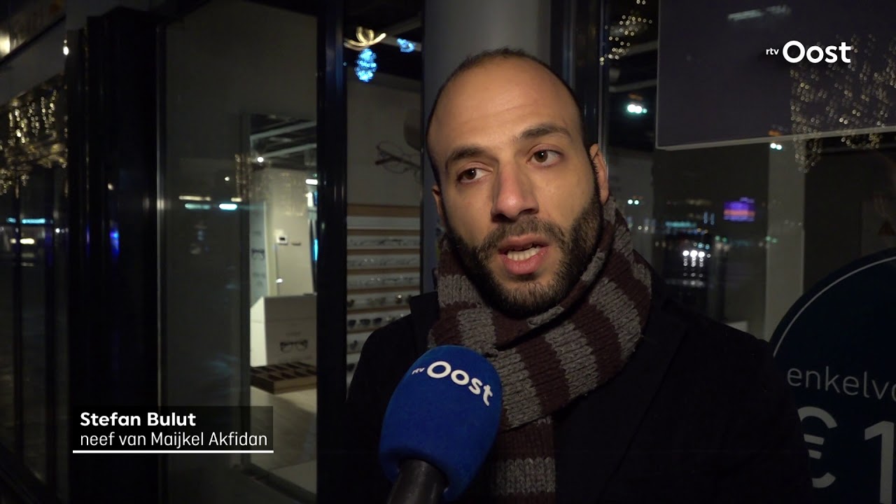 Honderden mensen lopen stille tocht op verjaardag vermoorde Maijkel Akfidan