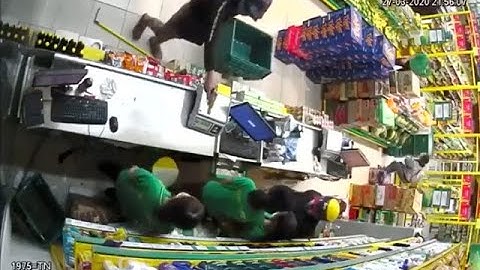 Cướp táo tợn tại cửa hàng Bách Hoá Xanh