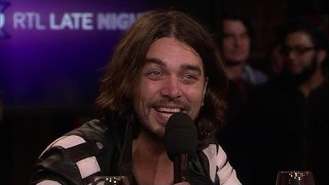 Waylon zingt stukje Rowwen Hèze  - RTL LATE NIGHT