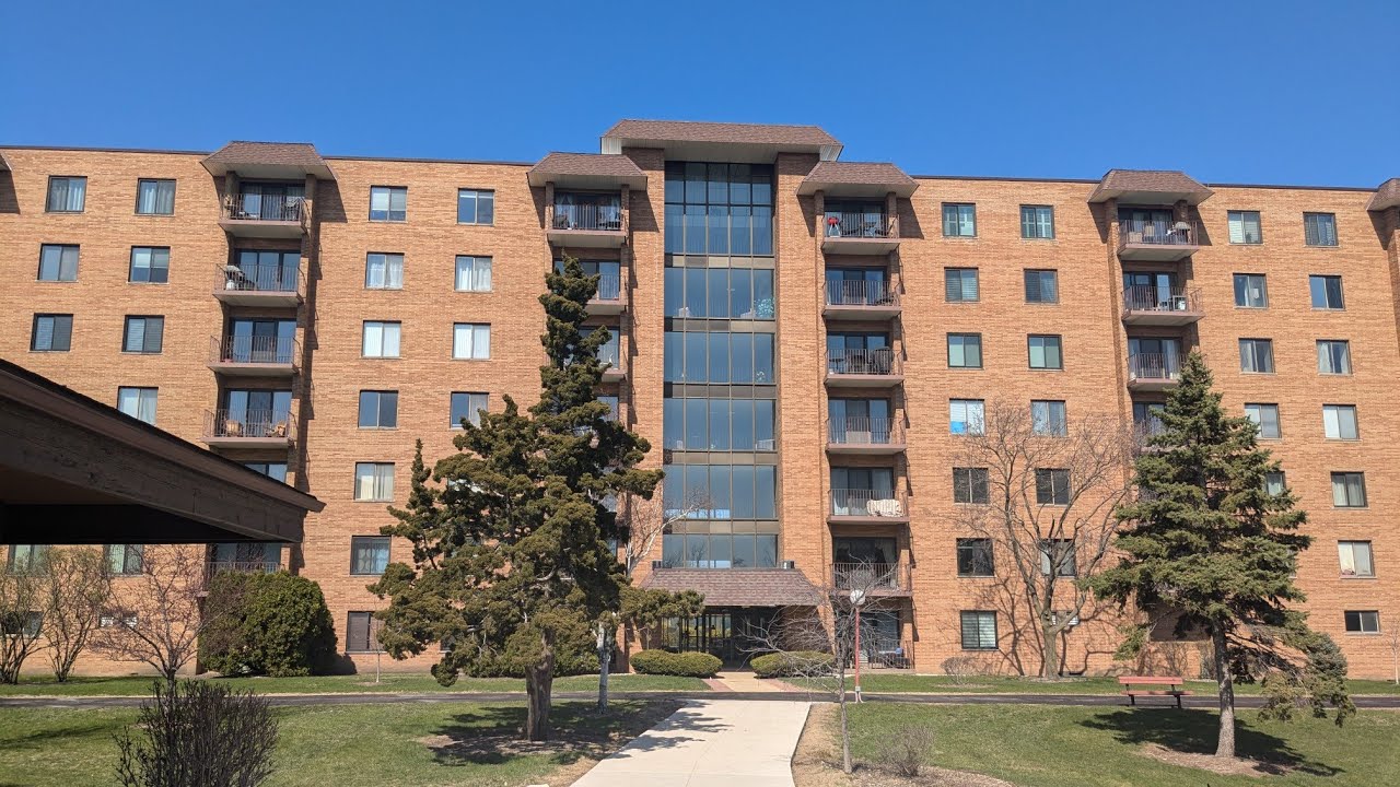 Crystal Towers Condo For Sale in Mt Prospect, IL