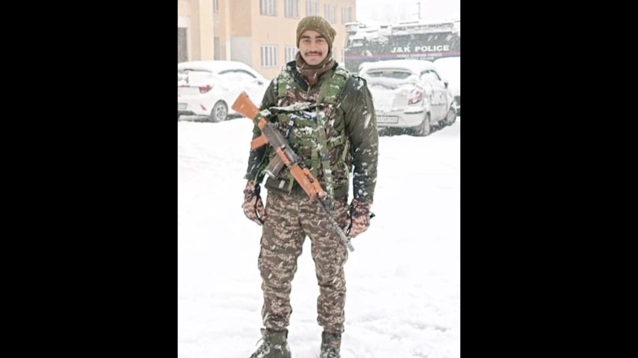 Bigg Boss Season 9 Telugu Contestant Pawan Kalyan Padala Unseen Photos