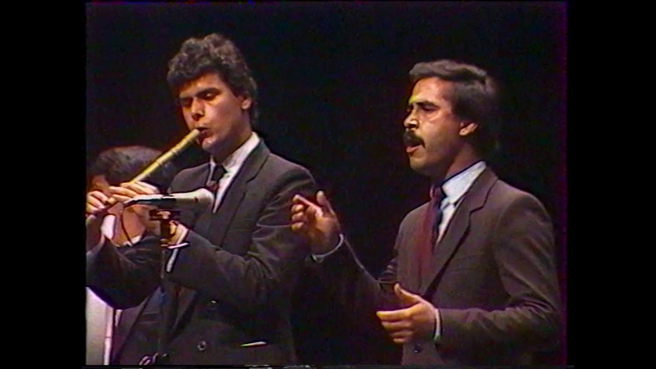 المطرب الراحل رياض كريم مع  طور بدوي في حفل معهد الدراسات النغمية العراقي 1985