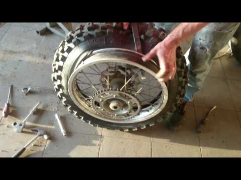Jak přezout moto pneu
