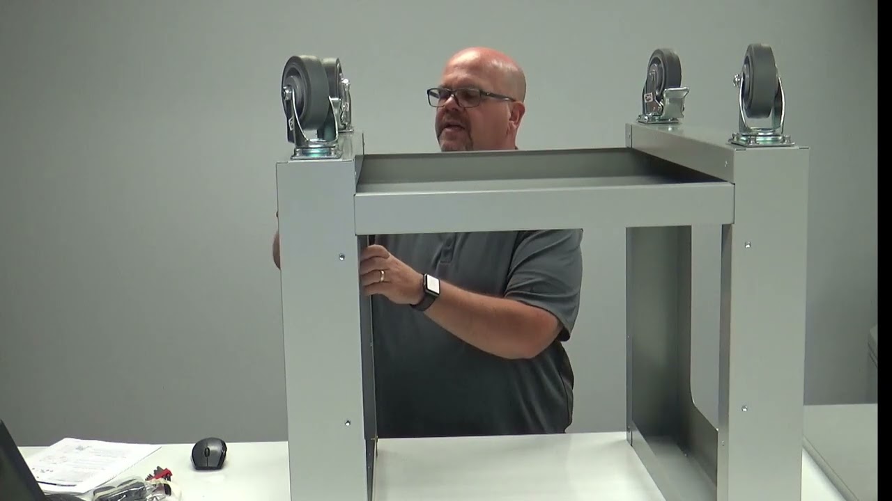 Bernina E16 assembling the universal cart