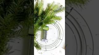 Венок из живых еловых веток diy #christmas #merrychristmas