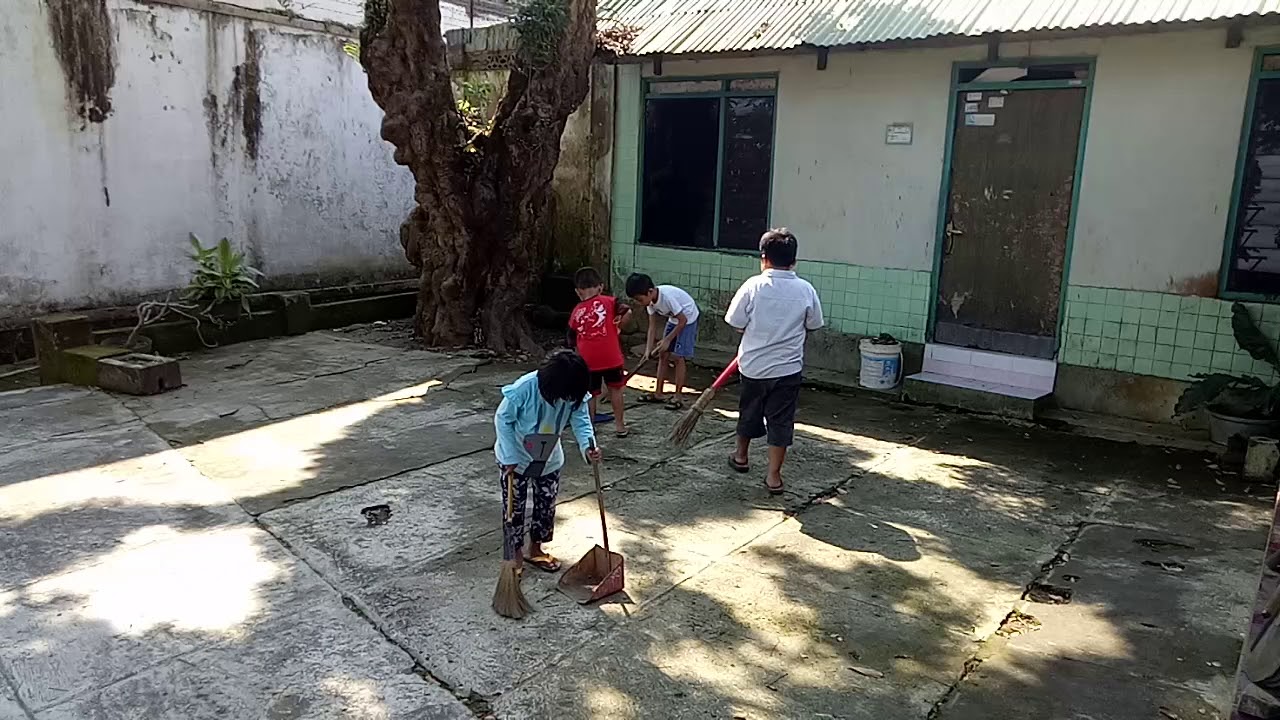 Lagi nyapu - YouTube