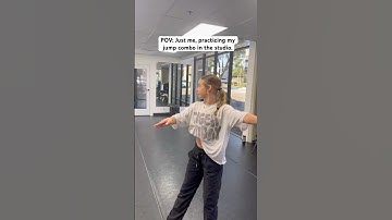 In the studio practicing my jump combo 🤩 #dance #dancerlife #fypage #dancevideo #dancer