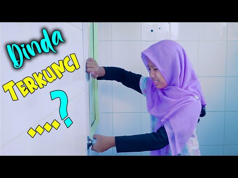 Dinda Terkunci di Kamar Mandi..!