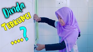 Dinda Terkunci di Kamar Mandi..!