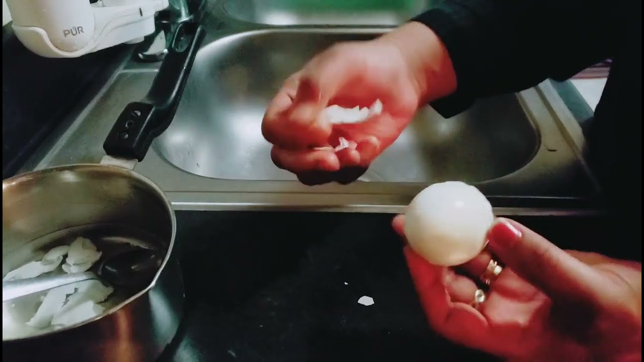How to peel boiled eggs quickly| Peel boiled egg in 10 sec|Cooking Tips|Kitchen TIps|Egg Peel