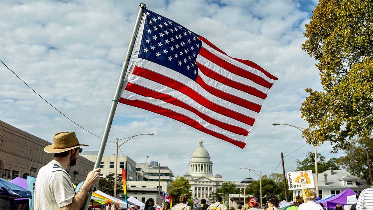 Arkansans Gather for No Kings 2.0 Demonstration in Little Rock - YouTube