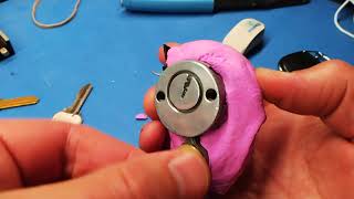 Manipulating a cheap two-shear-line lock