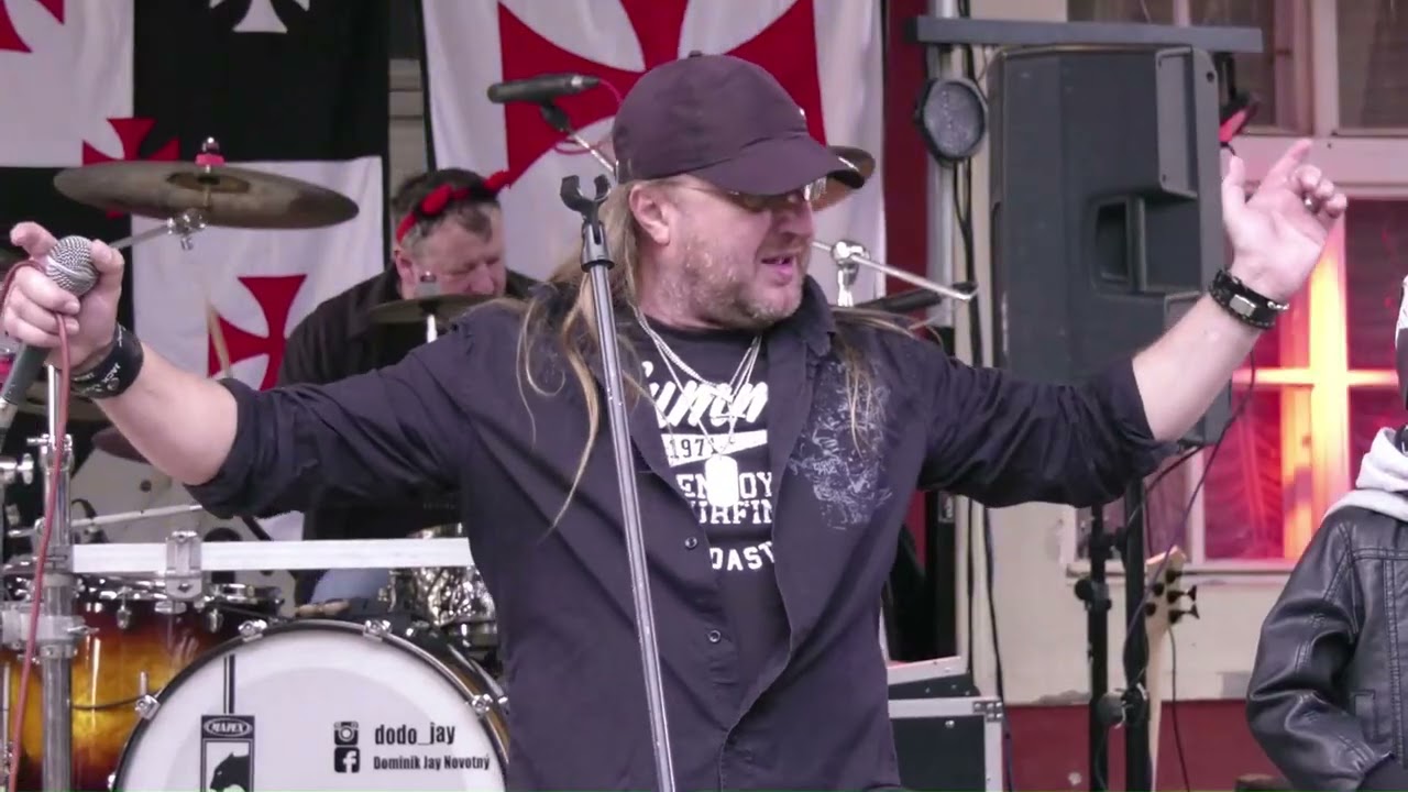 Zákulisí příprav průvodu v Dětenicích