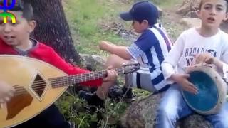 Les jeunes enfants chantent une chanson ait menguellet ★ teltayem ★ chords