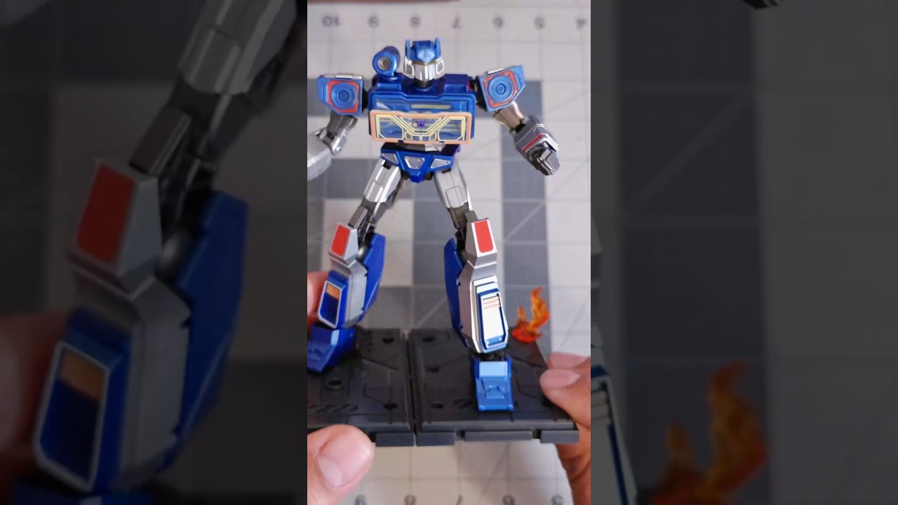 This classic class Soundwave from #Blokees is 🔥🔥🔥 #transformers #modelkit #soundwave #shorts
