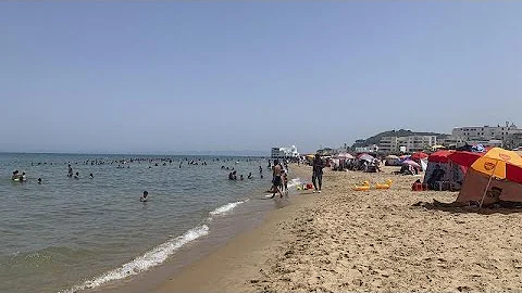 What is the hottest month in Tunisia?