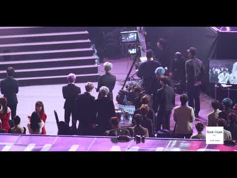 BTS, TWICE, and SEVENTEEN congratulating Stray Kids on their award [4K Fancam]@01/15/19