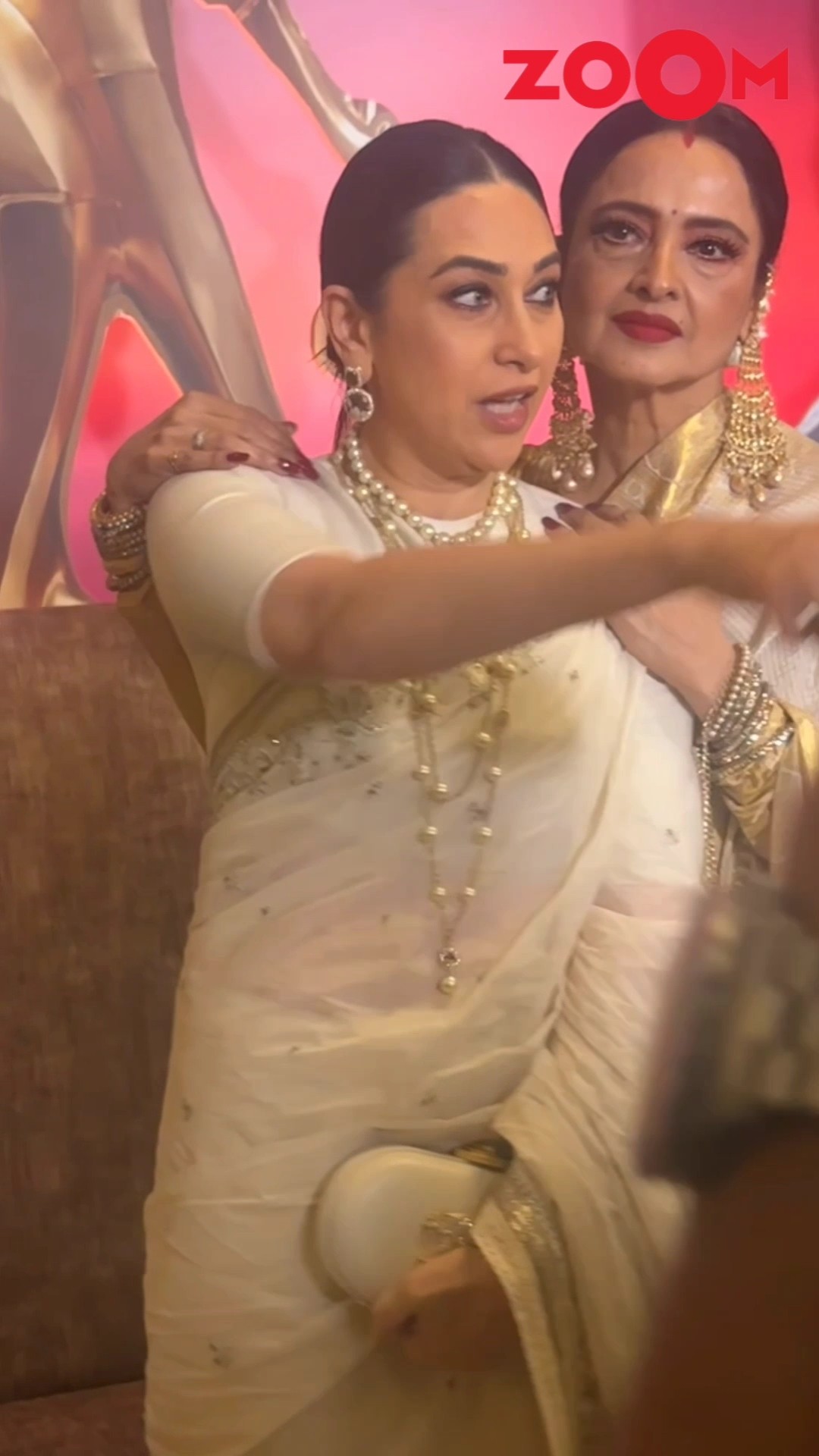 Karisma Kapoor GUIDES Rekha to pose for paps at 100 years of Raj Kapoor celebration ? #shorts