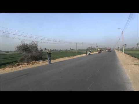 سلسلة بشرية على الطريق الدائري فى المنيا صباح 6 مارس