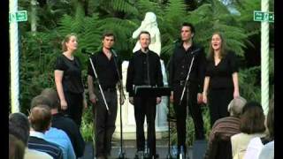 Bruremarsj fra Østerdalen, sung by Muldoon's Picnic