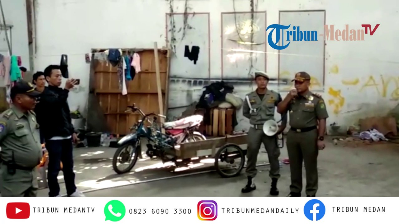 Satpol PP Medan Kosongkan Gedung Warenhuis dari Markas OKP