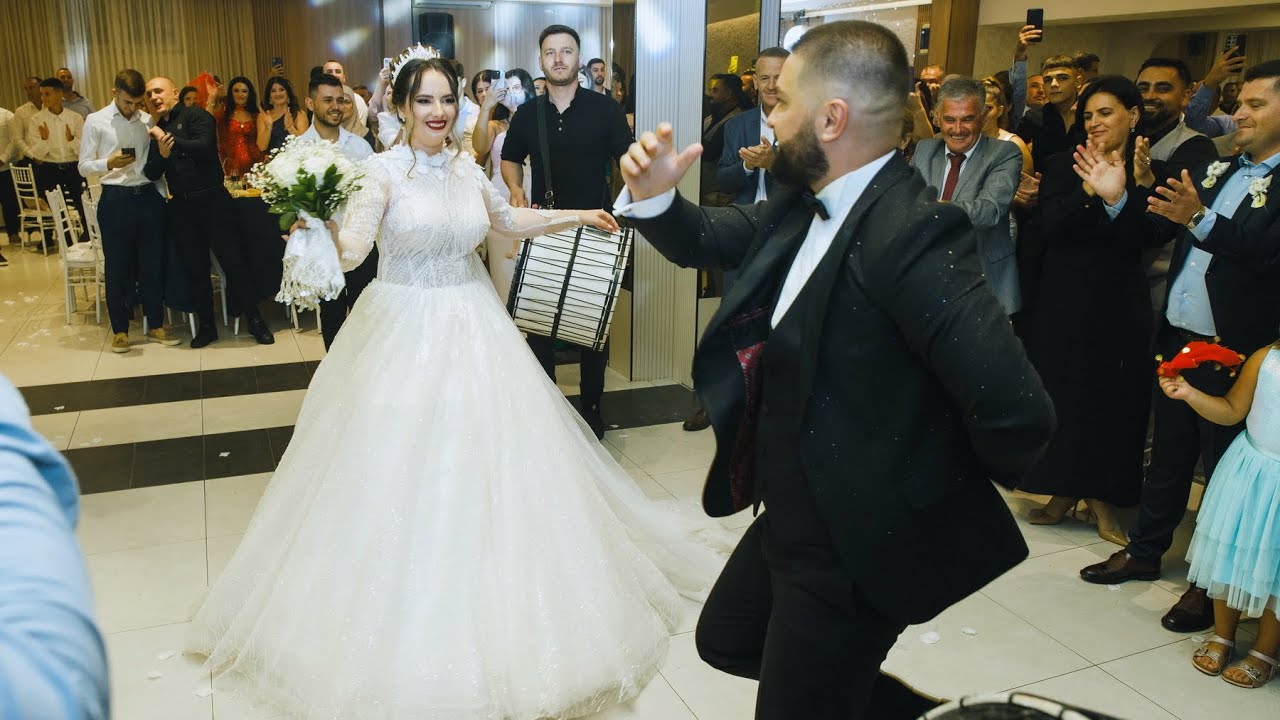 HYRJA ME E BUKUR NE DASMEN SHQIPTARE - DEMIR & AJETA