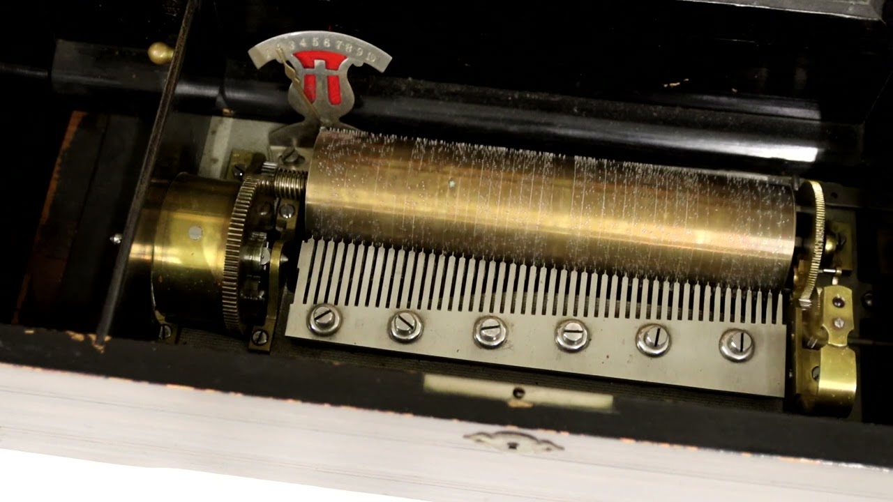 In Action :: 19th Century French Ten Air Cylinder Music Box