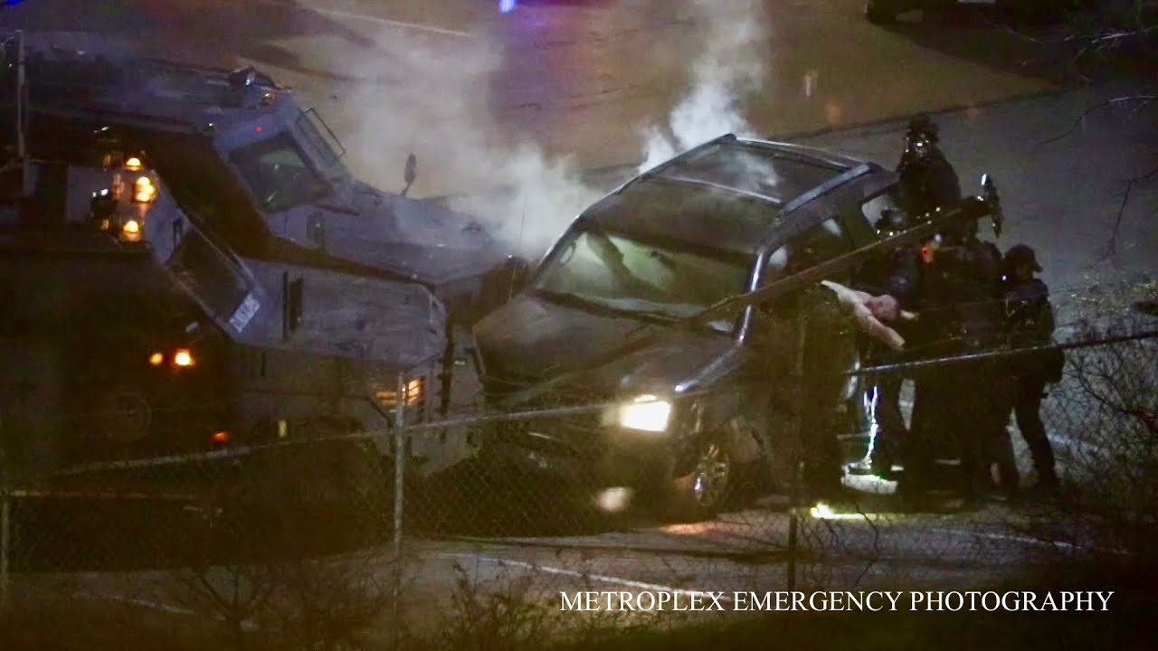 Dallas SWAT Tackles Man Out of Car After Standoff - YouTube