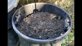 CHEAP and EASY Composting Method.. 32 Gallon Trash Bin