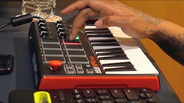 Making House Music w/Akai MPK Mini & Logic Pro X | Nefertiti Gold