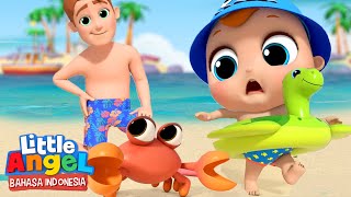 Bermain Pasir di Pantai | Lagu Berenang untuk Anak-anak | Little Angel Bahasa Indonesia