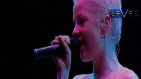 Garbage - Only Happy When It Rains★★★★★(480p Glastombury 2002)