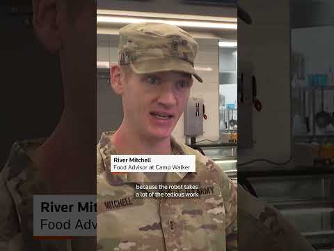 Robot chef serves Thanksgiving dinner to US troops