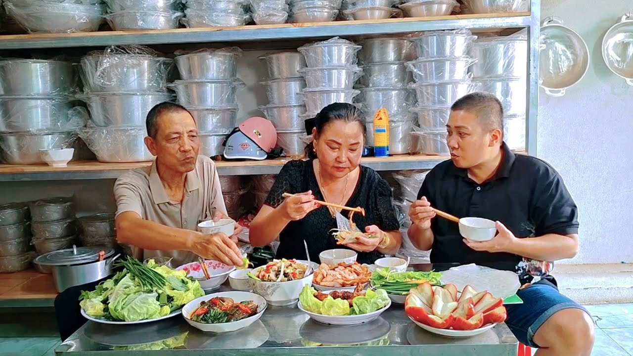 Bữa cơm cơm gia đình cá nóc nấu đưa xương chưa ngọt cá đô kho tộ ...