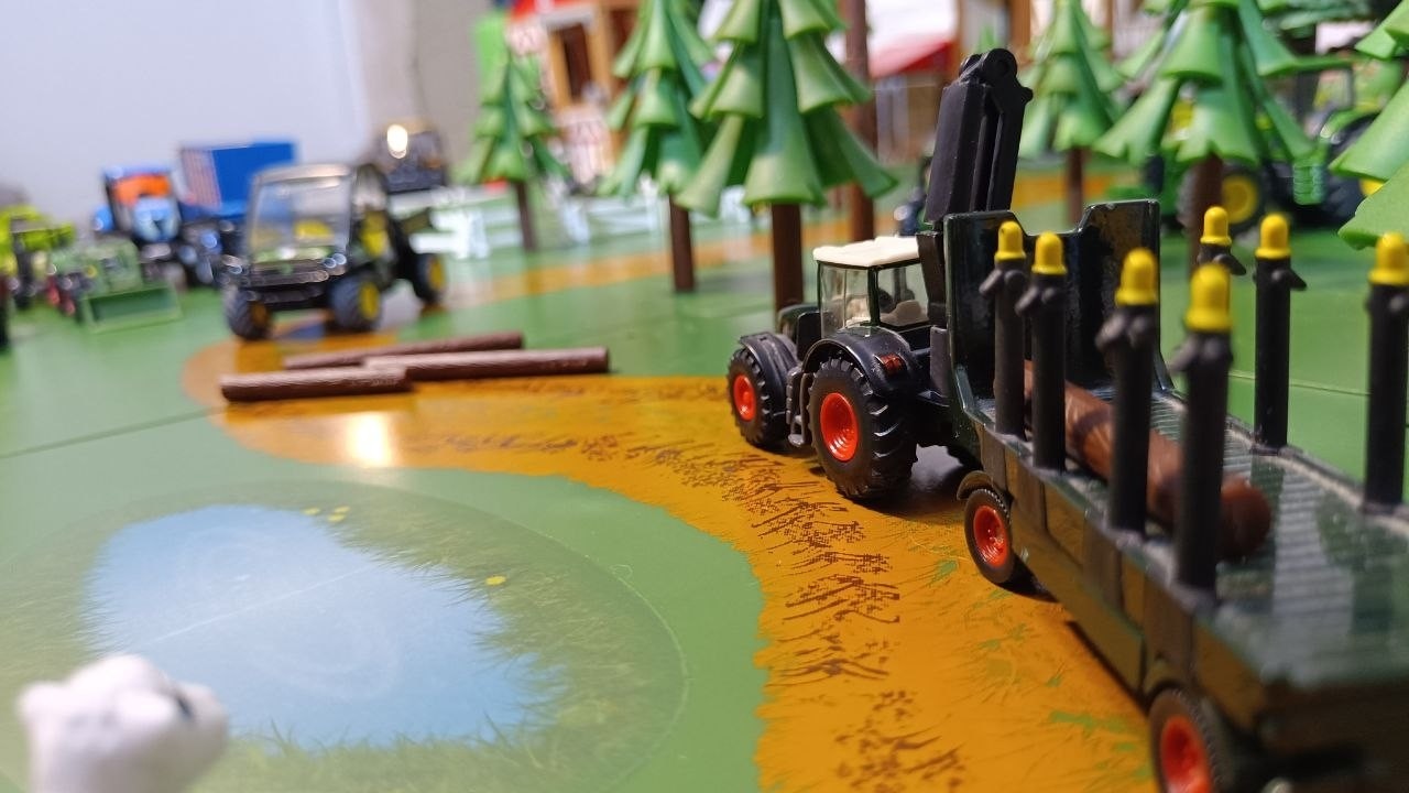 Siku 1861 Tractor Fendt With Forestry Trailor and Siku 1:32 John