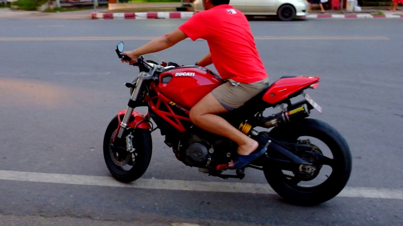 ขี่ Ducati 795 มาซื้อกับข้าว - YouTube