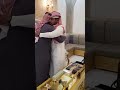اولاد زميلنا حسين العدواني حضورهم كان مفاجئه لوالدهم وتقديم الهدايا له بمناسبة تقاعده 