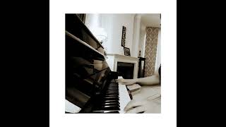 نواختن آهنگ امیدم را مگیر ازمن خدایا#بانوهایده💗امیدوارم لذت برده باشید#piano #pianomusic 🎹🎶❤#pianist