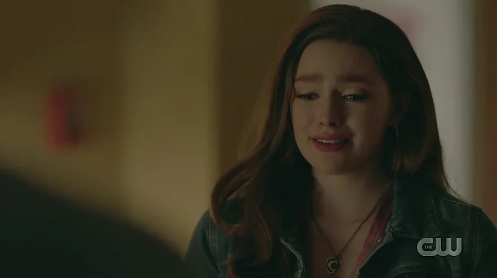 Legacies | ''I'm Klaus and Hayley's daughter'' | Hope tells Alaric the truth | 2x02