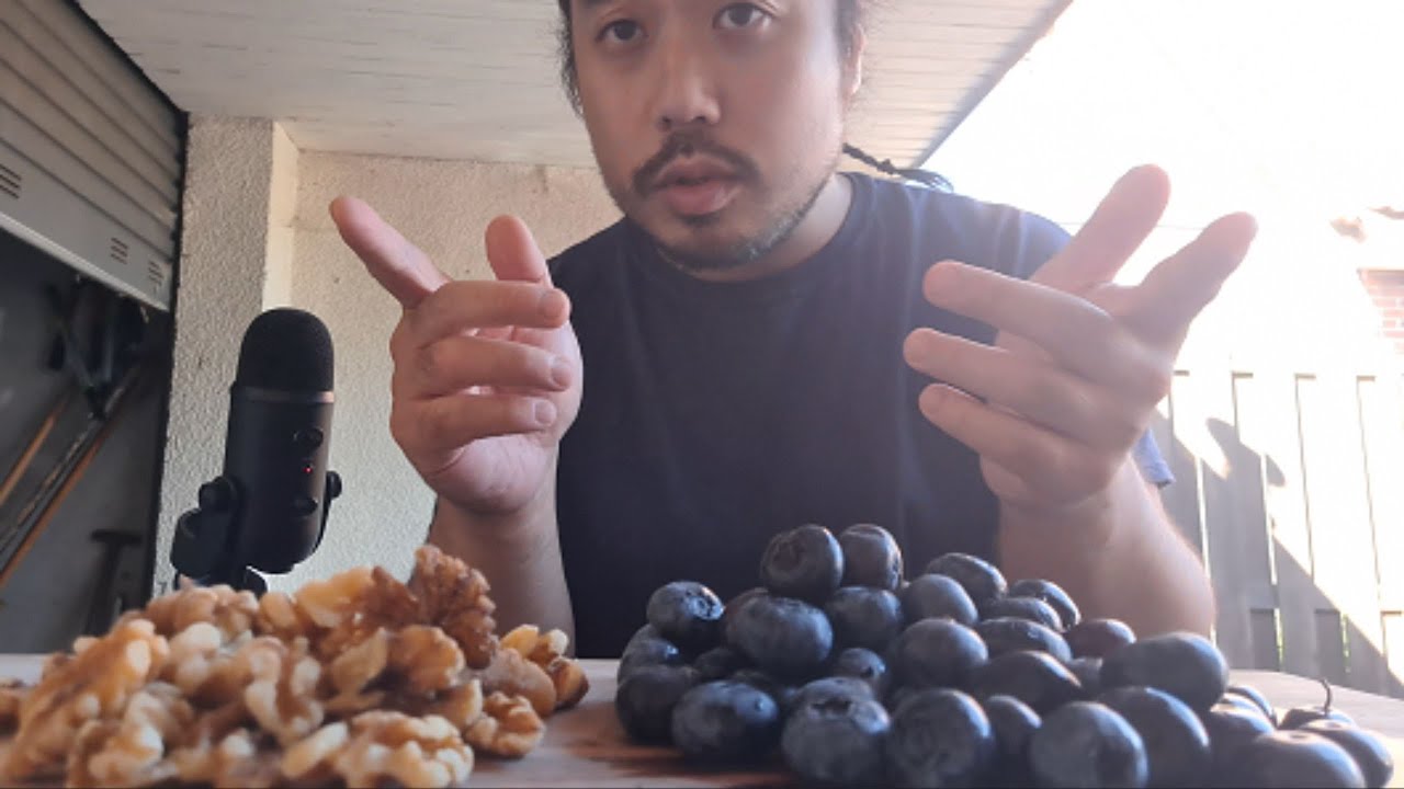 ASMR EATING SOUNDS - BLUEBERRIES & WALNUTS