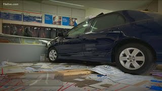 1 dead after car crashes into Georgia post office
