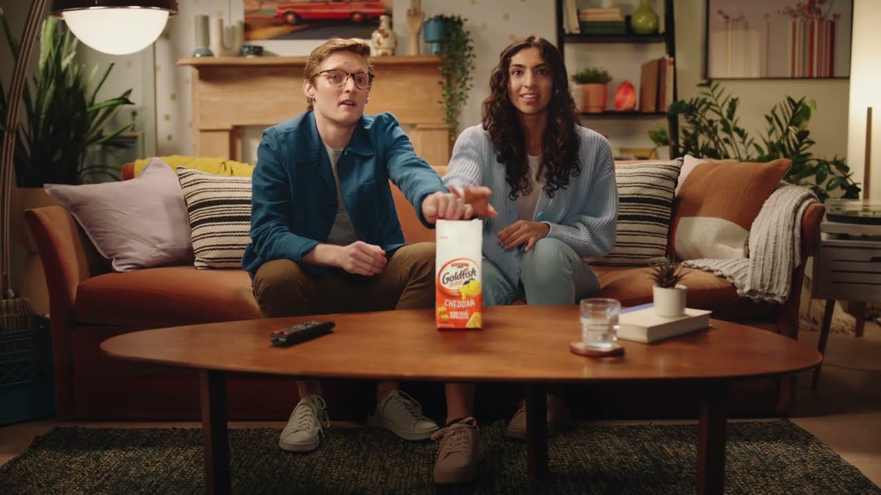 Touching Hands - Go for the Handful - A young couple finds that first dates are hard but sharing Goldfish is harder.