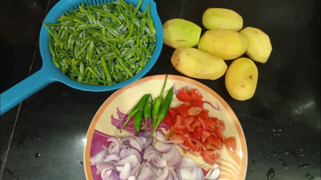 Aalu mungra# Pakistani recipe# الو مونگرے